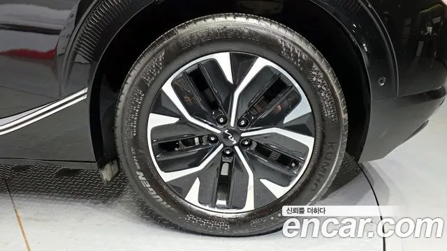 Kia EV6 2023 — фото 7