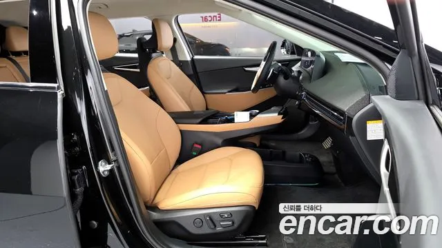Kia EV6 2023 — фото 16