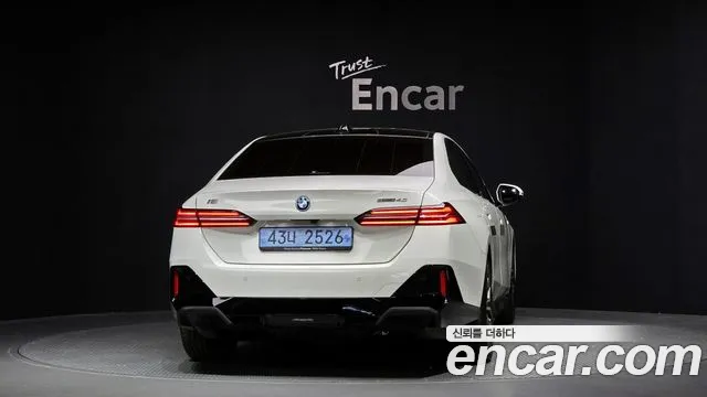 BMW i5 2025 — фото 4