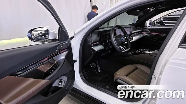 BMW i5 2025 — фото 13