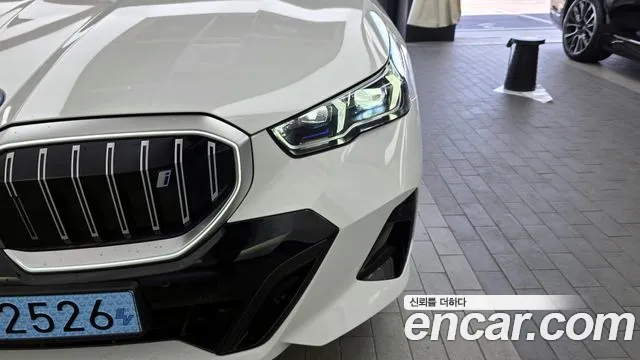 BMW i5 2025 — фото 8