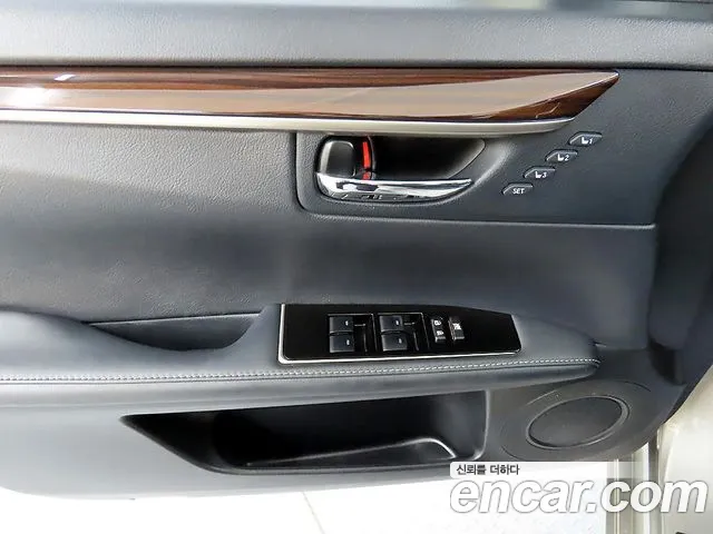Lexus ES 2017 — фото 13
