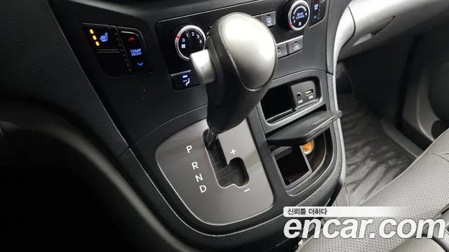 Hyundai Starex 2019 — фото 9