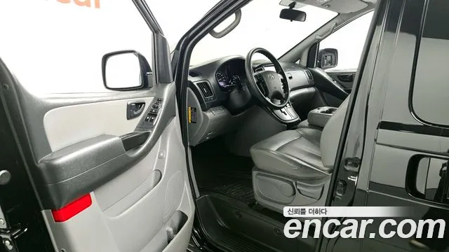 Hyundai Starex 2019 — фото 10