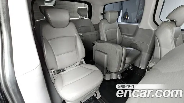 Hyundai Starex 2019 — фото 12