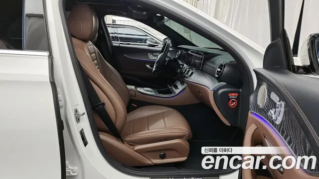 Mercedes-Benz E-Class 2022 — фото 17