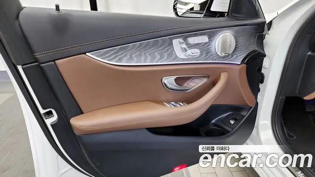 Mercedes-Benz E-Class 2022 — фото 14