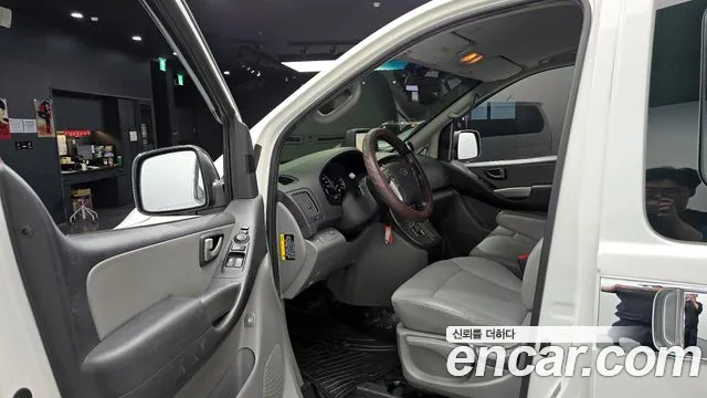 Hyundai Starex 2018 — фото 10