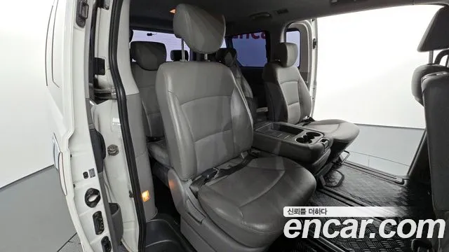 Hyundai Starex 2018 — фото 11