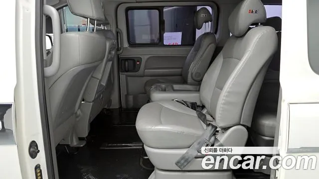Hyundai Starex 2018 — фото 12