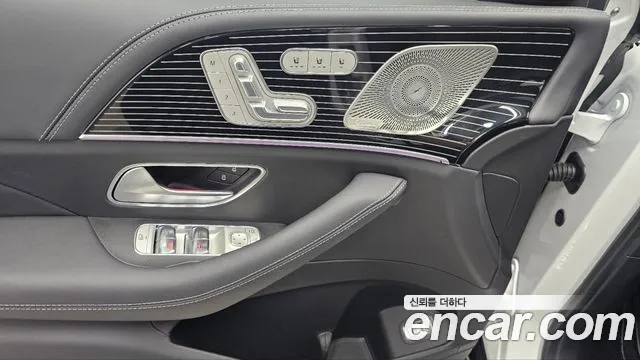 Mercedes-Benz GLS-Class 2025 — фото 15