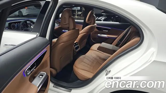 Mercedes-Benz E-Class 2024 — фото 17