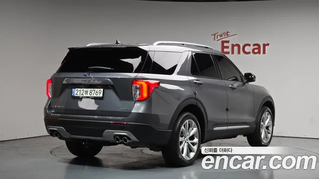 Ford Explorer 2021 — фото 1
