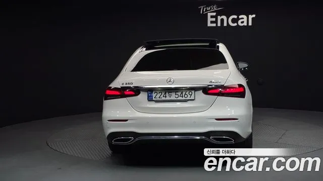 Mercedes-Benz E-Class 2022 — фото 4
