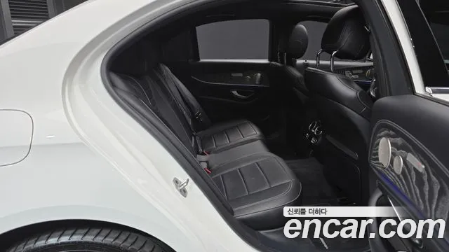 Mercedes-Benz E-Class 2022 — фото 17