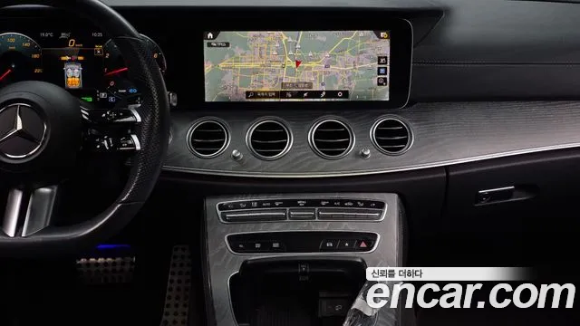 Mercedes-Benz E-Class 2022 — фото 18