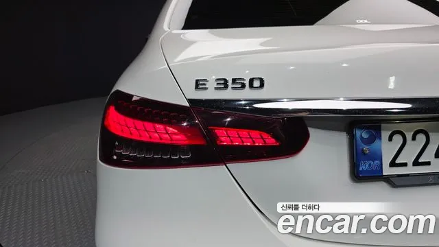 Mercedes-Benz E-Class 2022 — фото 9