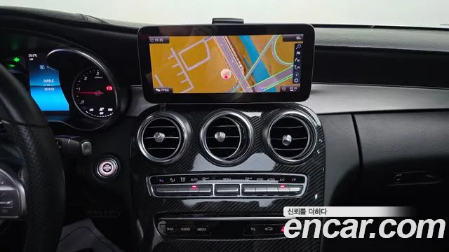 Mercedes-Benz C-Class 2019 — фото 19