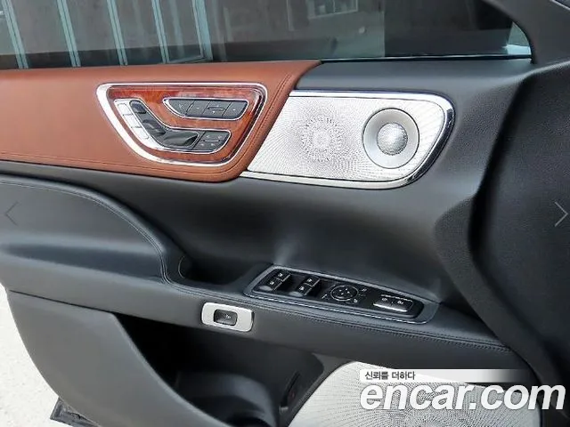 Lincoln Continental 2018 — фото 12