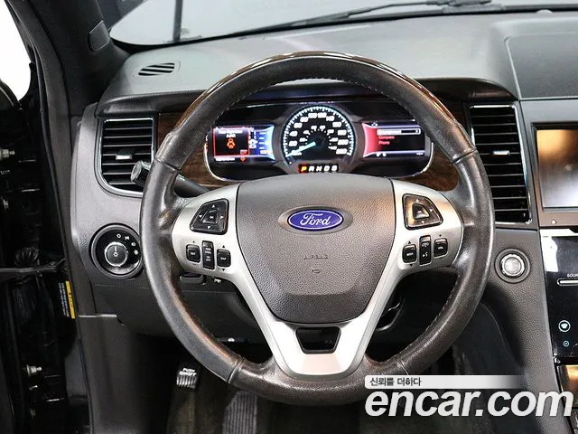 Ford Taurus 2016 — фото 12