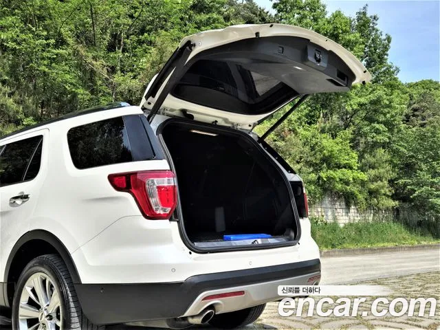 Ford Explorer 2017 — фото 20