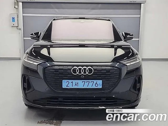 Audi Q4 e-tron 2023 — фото 2