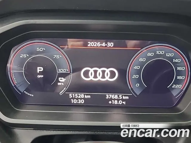 Audi Q4 e-tron 2023 — фото 6