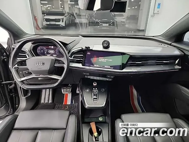 Audi Q4 e-tron 2023 — фото 7