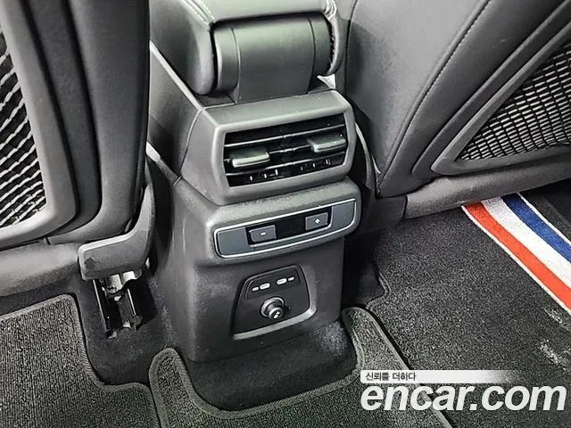 Audi Q4 e-tron 2023 — фото 13