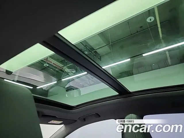 Audi Q4 e-tron 2023 — фото 14