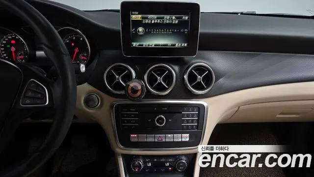 Mercedes-Benz GLA-Class 2018 — фото 19