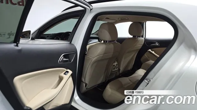 Mercedes-Benz GLA-Class 2018 — фото 15