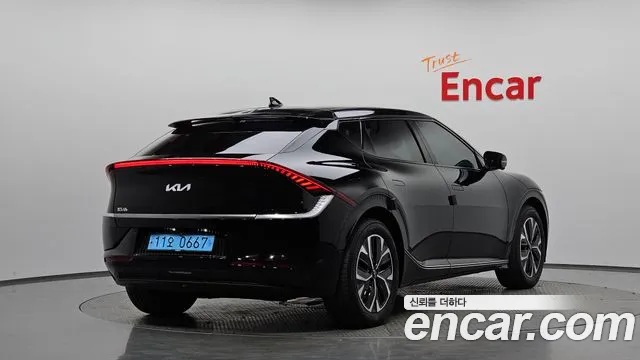 Kia EV6 2023 — фото 1