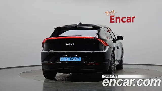 Kia EV6 2023 — фото 3