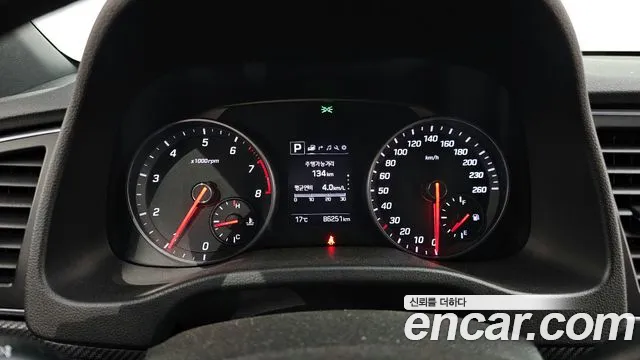 Hyundai AVANTE 2018 — фото 11