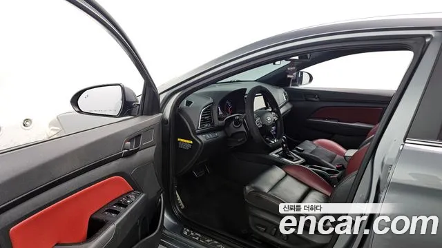 Hyundai AVANTE 2018 — фото 13