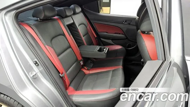 Hyundai AVANTE 2018 — фото 18