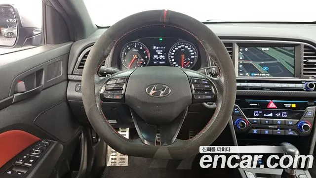 Hyundai AVANTE 2018 — фото 19
