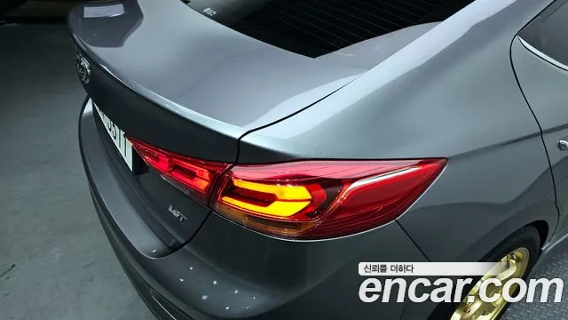 Hyundai AVANTE 2018 — фото 9