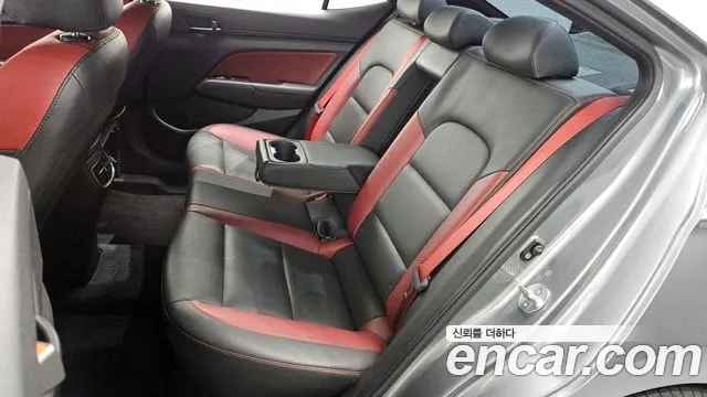 Hyundai AVANTE 2018 — фото 16