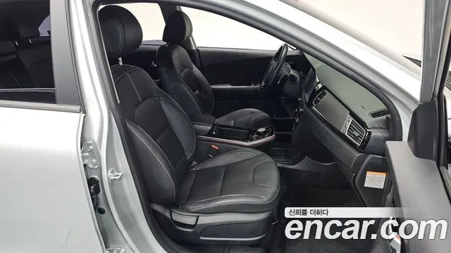 Kia Niro 2021 — фото 17