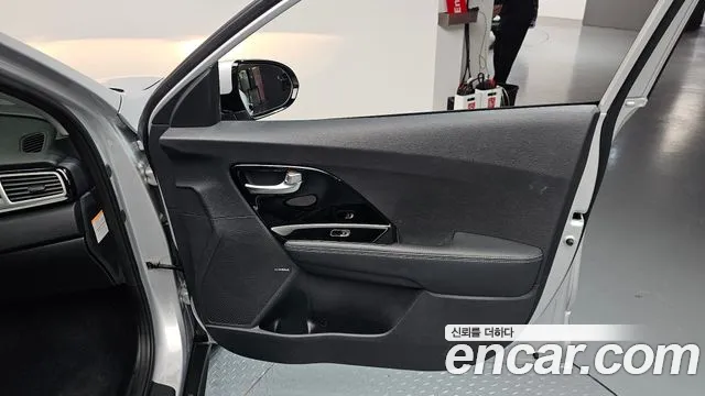 Kia Niro 2021 — фото 13