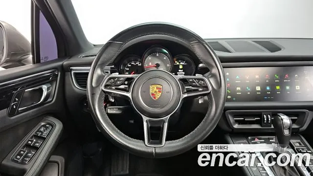 Porsche Macan 2016 — фото 14