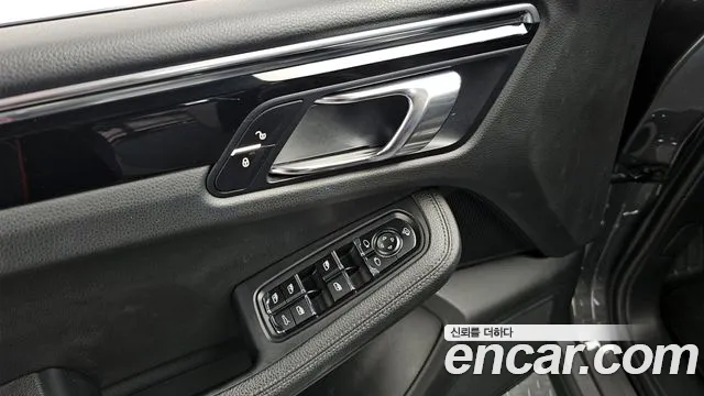 Porsche Macan 2016 — фото 19