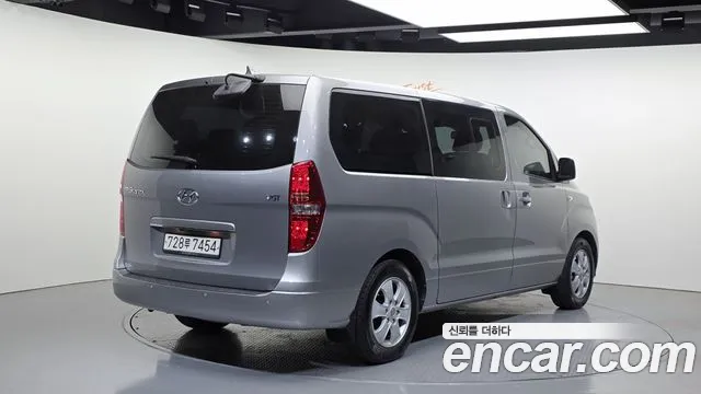 Hyundai Starex 2019 — фото 2
