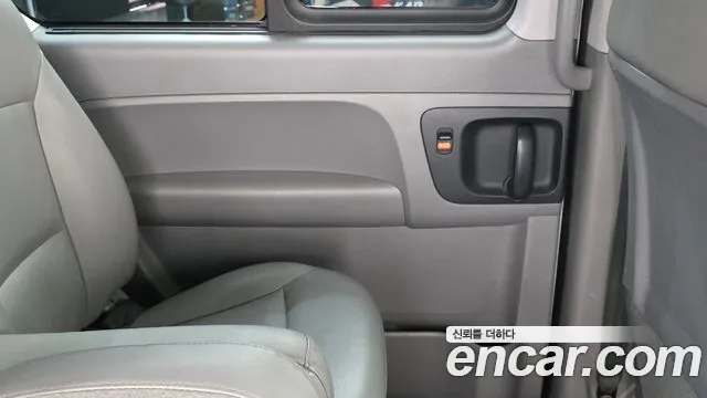 Hyundai Starex 2019 — фото 15