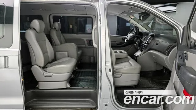 Hyundai Starex 2019 — фото 16