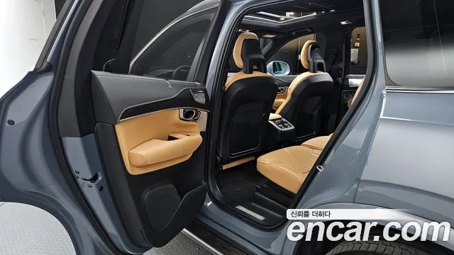 Volvo XC90 2021 — фото 18