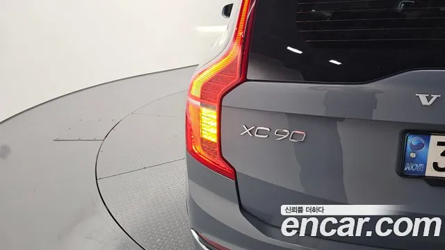 Volvo XC90 2021 — фото 9