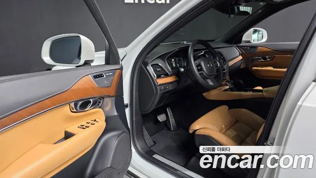 Volvo XC90 2018 — фото 13